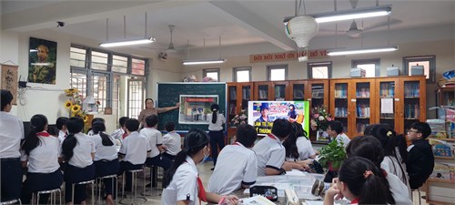 Tổ Sử-Địa-CD tổ chức buổi sinh hoạt chuyên đề: “Vận dụng phương pháp dạy học theo định hướng phát triển năng lực nhằm giáo dục phẩm chất đạo đức nhân ái cho học sinh”